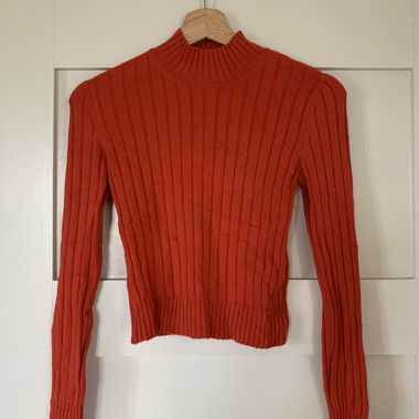 Maglione lavorato a coste rosso
