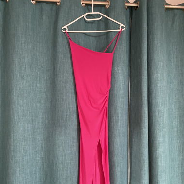 Enges Kleid