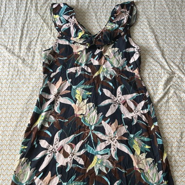 Robe longue fleurie col volanté – Taille 44/46