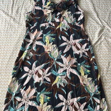 Robe longue fleurie col volanté – Taille 44/46
