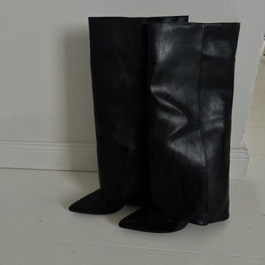 Schwarze hohe Stiefel aus Leder
