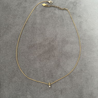 Collana color oro con pendente