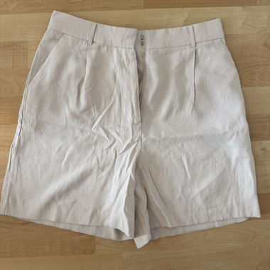 Kurze Beige Hosen