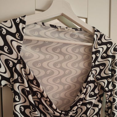 Yin yang top