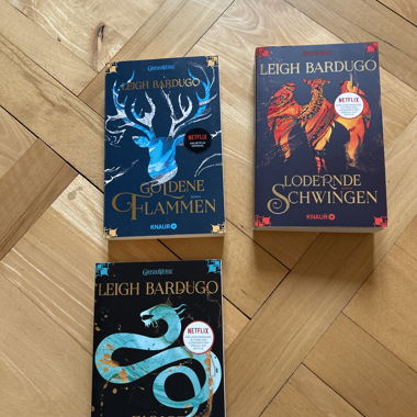 Bücher 3Teile von der Netflix Serie