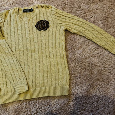 Pull à motif torsadé avec paillettes dorées de R. LAUREN
