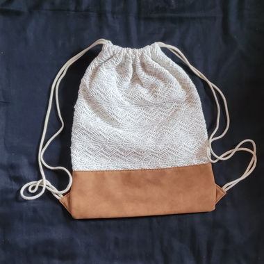 Borsa con ricamo e effetto pelle