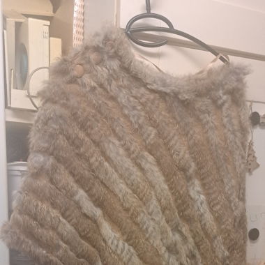 Poncho mit Fell