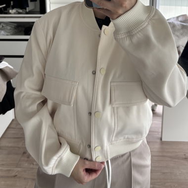 Beiger Bomberblouson