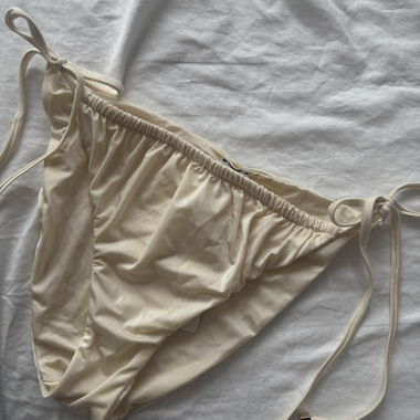 Slip bikini in raso color crema