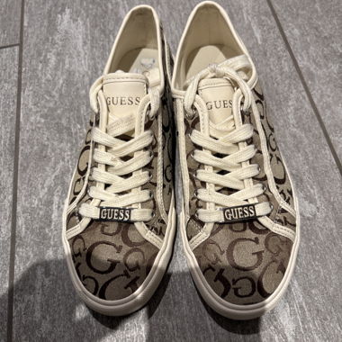 GUESS Sneakers