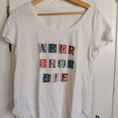 T-shirt bianca con stampa Abercrombie Fitch