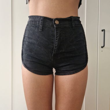 Schwarze High-Waist Shorts
