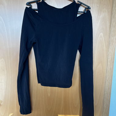 Sisters&Seekers black long-sleeve