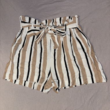 Shorts a vita alta a righe
