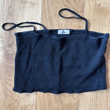 Schwarzes Cropped Top