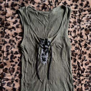 Olivegrünes Tanktop