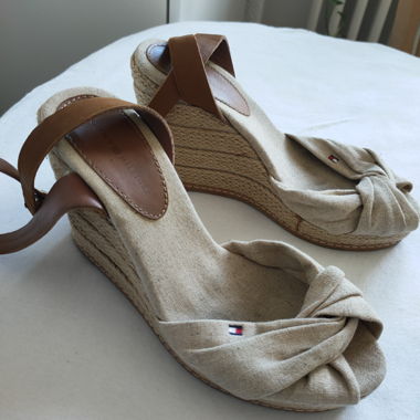 Helle Keilsandalen für Sommer