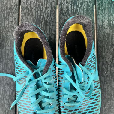 chaussures crampons foot 38,5
