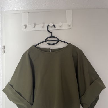 olivgrüner pulli