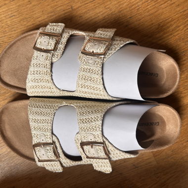 Pantoletten im Birkenstock-Style (beige, gold)