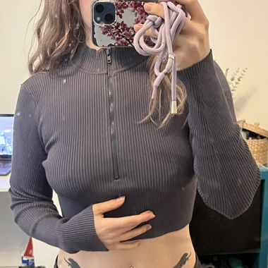 Dark grey cropped long sleeve with zipper