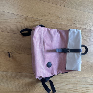 Rosa-grauer Rucksack