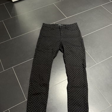 Schwarze Hose mit Punkten – Stradivarius