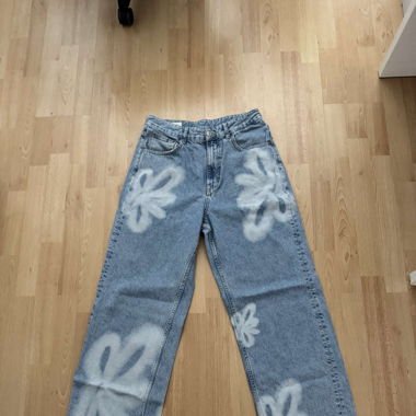 Pantalon à fleurs