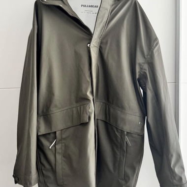 Kakifarbene wasserdichte Jacke