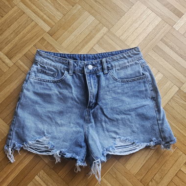 Zerrissene Jeansshorts