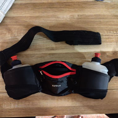 Running belt with flasks