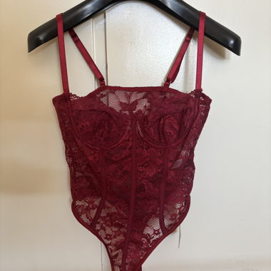 Body en dentelle rouge bordeaux
