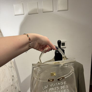 Tasche un voyage de pays des merveilles
