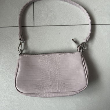 Borsa a tracolla basic lilla Ginatricot