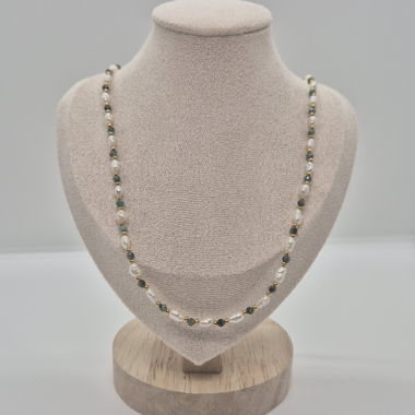 Collier en perles avec pierres 