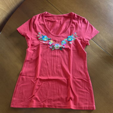 T-shirt rose brodé