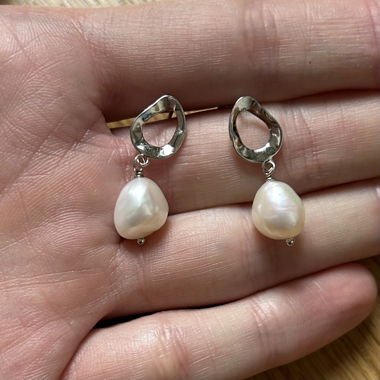 Sterling silver and freshwater pearls earrings