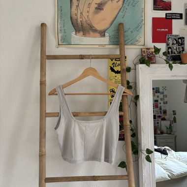 Top corto a coste bianco