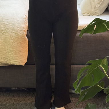 Schwarze gerippte Hose