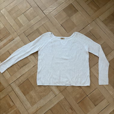 Weisser Lochstrick-Pullover