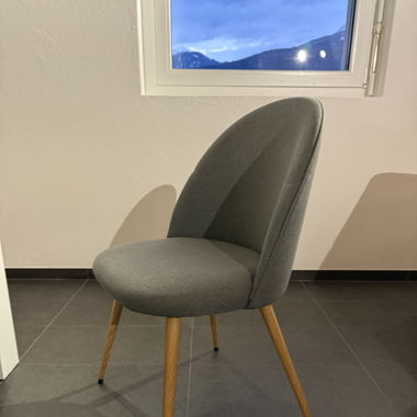 4 chaises grises