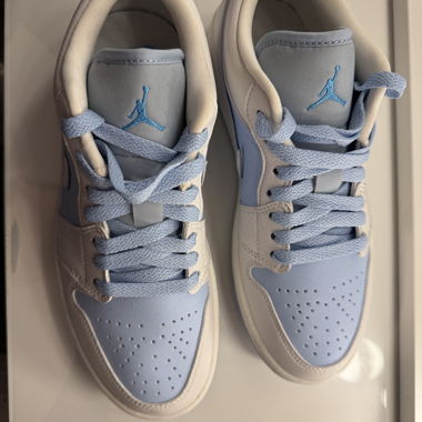 Air Jordan 1 Low “University Blue”