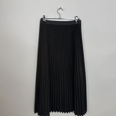 Black pleated skirt