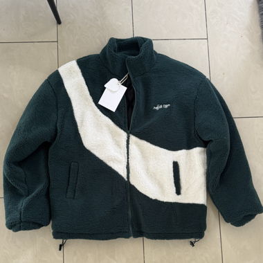 Grüne flauschige Jacke von Aelfric Eden 