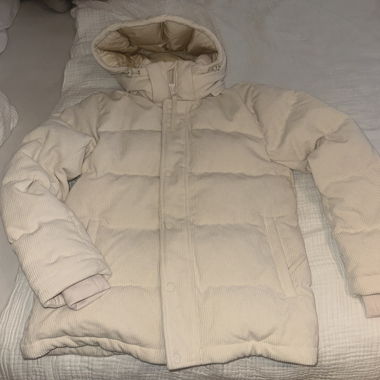 Aritzia Puffer Jacket white Manchester Material
