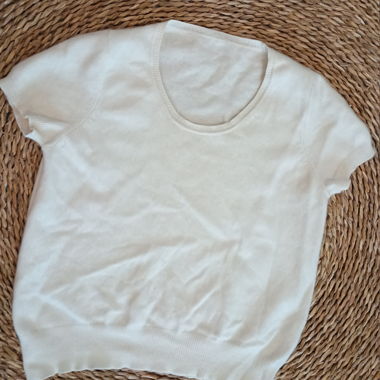 Top bianco in 100 % cashmere