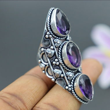 Wunderschöner ethnischer Ring aus 925er Silber mit natürlichen Mondsteinen