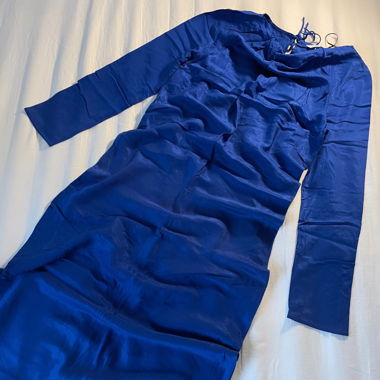 Abito lungo in raso blu