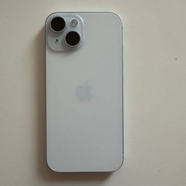 iPhone 15 128 GB (gesprungener Displayschutz, Bildschirm ist neu)